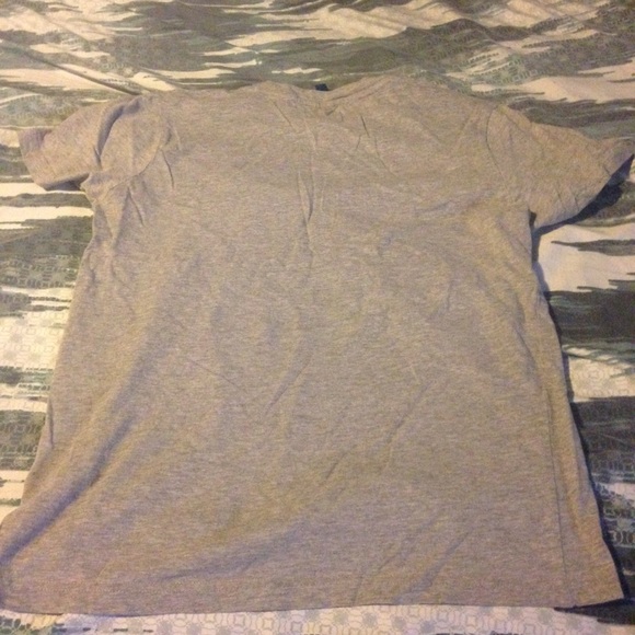 Grey t shirt - Picture 3 of 3